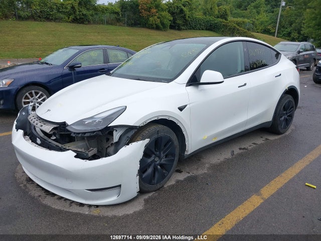 Tesla Model Y Long Range 2024 LRWYGDEEXRC640820 Image 2