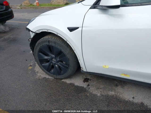 Tesla Model Y Long Range 2024 LRWYGDEEXRC640820 Image 21