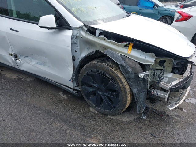 Tesla Model Y Long Range 2024 LRWYGDEEXRC640820 Image 22