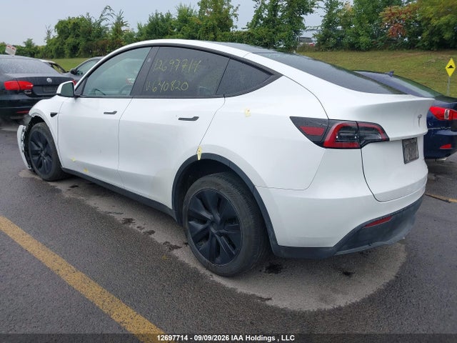 Tesla Model Y Long Range 2024 LRWYGDEEXRC640820 Image 3