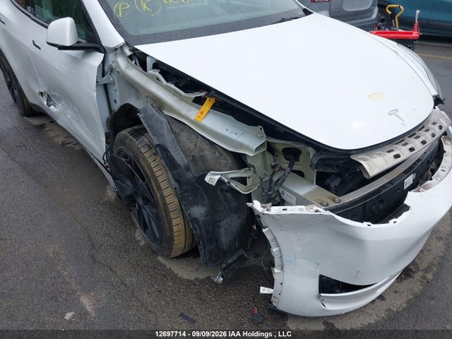 Tesla Model Y Long Range 2024 LRWYGDEEXRC640820 Image 6