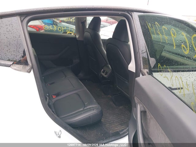 Tesla Model Y Long Range 2024 LRWYGDEEXRC640820 Image 8