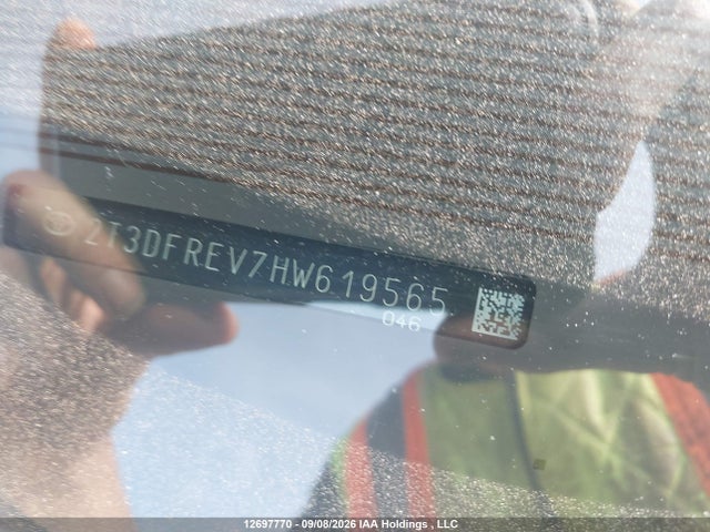 Toyota RAV4 2017 2T3DFREV7HW619565 Image 17