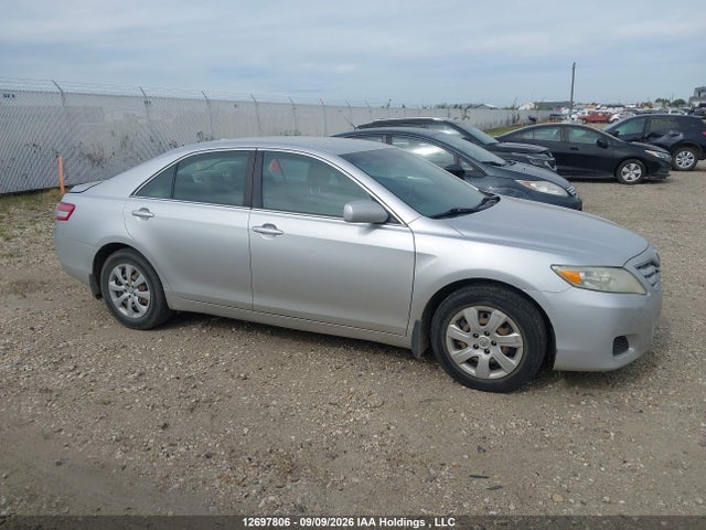12697806 :رقم المزاد ، 4T1BF3EK3BU191570 vin ، 2011 Toyota Camry Le مزاد بيع