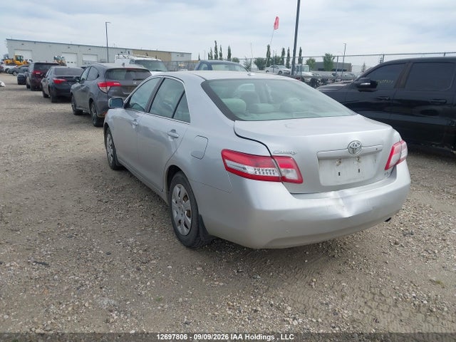 12697806 :رقم المزاد ، 4T1BF3EK3BU191570 vin ، 2011 Toyota Camry Le مزاد بيع