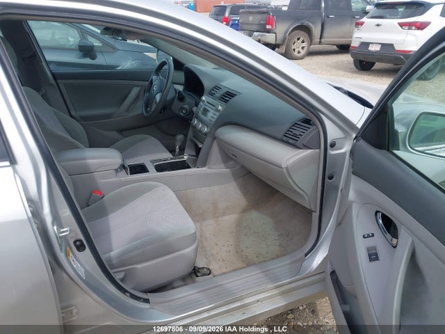12697806 :رقم المزاد ، 4T1BF3EK3BU191570 vin ، 2011 Toyota Camry Le مزاد بيع