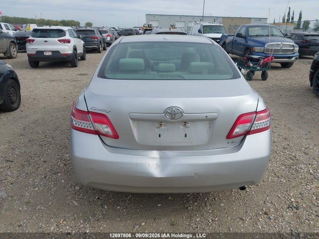 12697806 :رقم المزاد ، 4T1BF3EK3BU191570 vin ، 2011 Toyota Camry Le مزاد بيع
