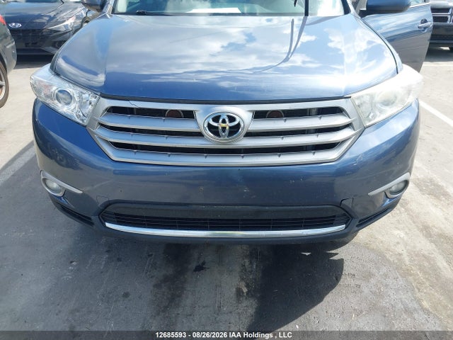 Auction sale of the 2013 Toyota Highlander V6, vin: 5TDBK3EH3DS246093, lot number: 12685593