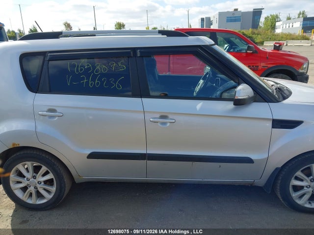 2013 Kia Soul 2.0l 2u/2.0l 4u/2.0l 4u Burner/2.0l 4u Luxury/2.0l 4u Retro მანქანა იყიდება აუქციონზე, vin: KNDJT2A60D7766236, აუქციონის ნომერი: 12698075