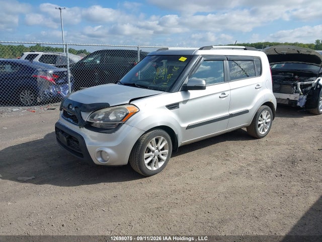 2013 Kia Soul 2.0l 2u/2.0l 4u/2.0l 4u Burner/2.0l 4u Luxury/2.0l 4u Retro მანქანა იყიდება აუქციონზე, vin: KNDJT2A60D7766236, აუქციონის ნომერი: 12698075