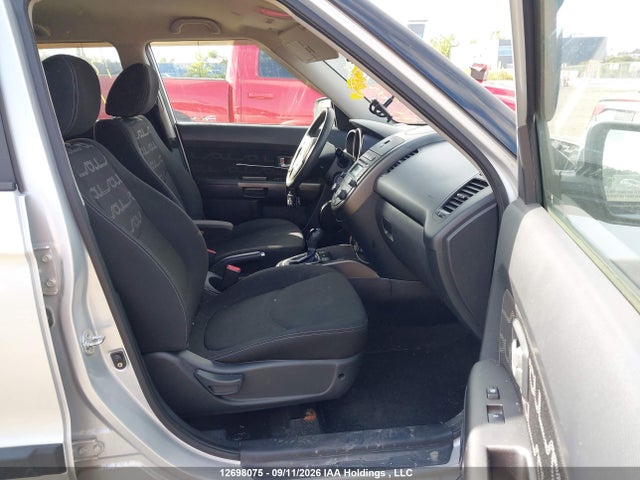 2013 Kia Soul 2.0l 2u/2.0l 4u/2.0l 4u Burner/2.0l 4u Luxury/2.0l 4u Retro მანქანა იყიდება აუქციონზე, vin: KNDJT2A60D7766236, აუქციონის ნომერი: 12698075