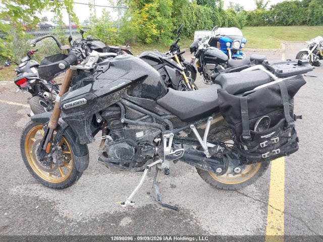12698096 :رقم المزاد ، SMTF02XK5DJ576181 vin ، 2013 Triumph Motorcycle Tiger Explorer مزاد بيع