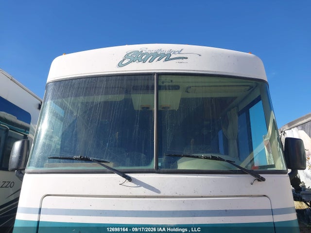 Auction sale of the 1998 Chevrolet P30, vin: 1GBKP37J2W3305337, lot number: 12698164