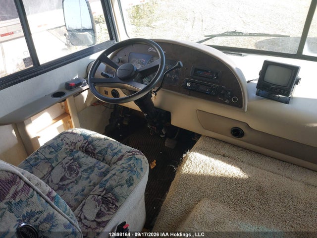 Auction sale of the 1998 Chevrolet P30, vin: 1GBKP37J2W3305337, lot number: 12698164