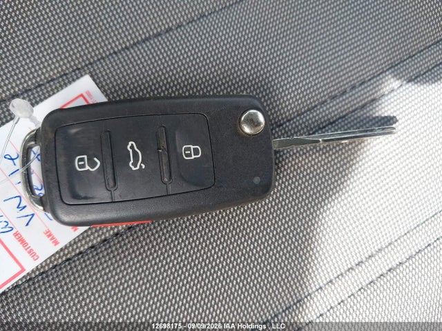 Продаж на аукціоні авто 2017 Volkswagen Beetle Dune, vin: 3VWS17AT3HM634559, номер лоту: 12698175