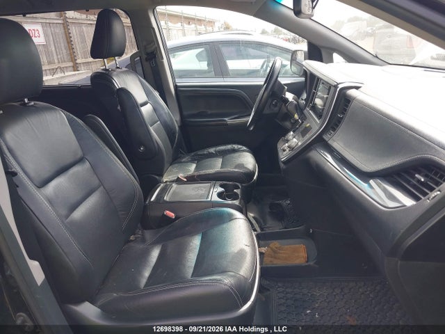 Продажа на аукционе авто 2017 Toyota Sienna, vin: 5TDXZ3DC1HS801801, номер лота: 12698398
