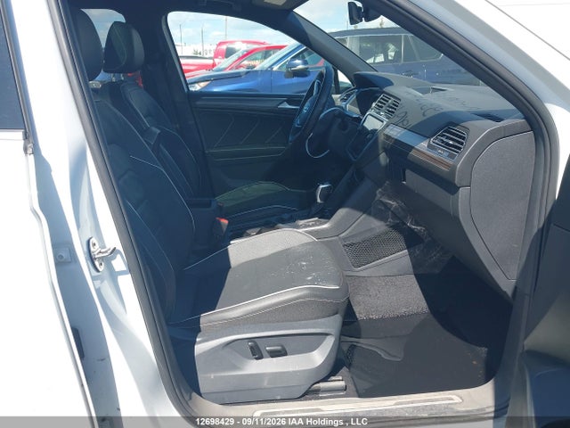 Продаж на аукціоні авто 2022 Volkswagen Tiguan Sel R-line, vin: 3VV4B7AX5NM061303, номер лоту: 12698429