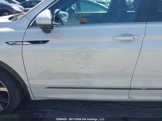 Продаж на аукціоні авто 2022 Volkswagen Tiguan Sel R-line, vin: 3VV4B7AX5NM061303, номер лоту: 12698429
