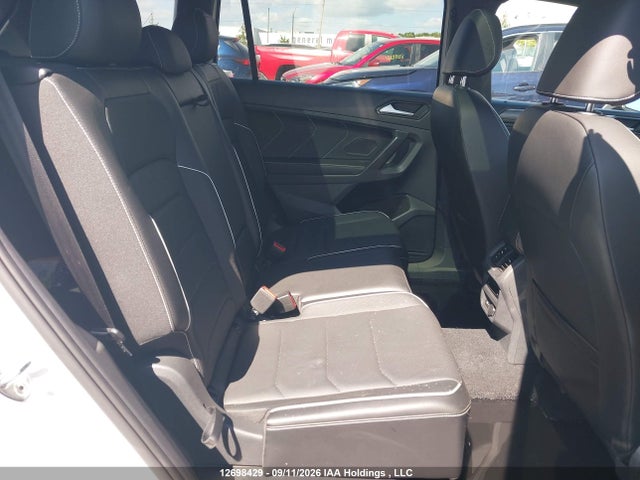 Продаж на аукціоні авто 2022 Volkswagen Tiguan Sel R-line, vin: 3VV4B7AX5NM061303, номер лоту: 12698429