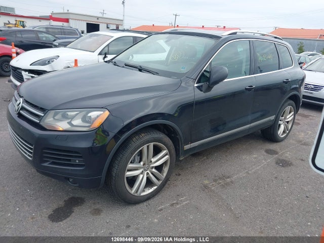 Volkswagen Touareg 2014 WVGEP9BP4ED012633 Image 2
