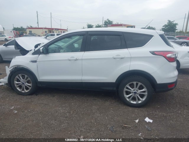 Продажа на аукционе авто 2017 Ford Escape Se, vin: 1FMCU9GD6HUA84663, номер лота: 12698502