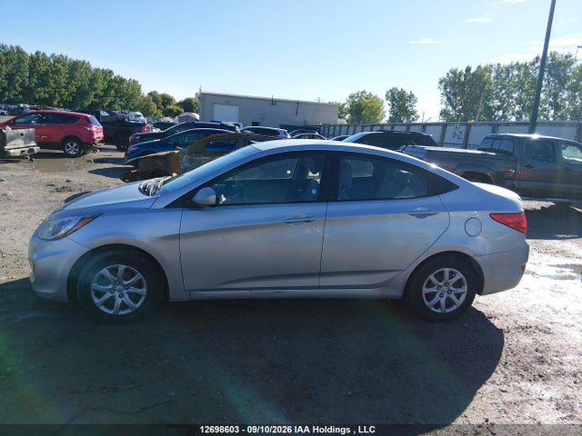 12698603 :رقم المزاد ، KMHCT4AE4DU364342 vin ، 2013 Hyundai Accent Gl مزاد بيع