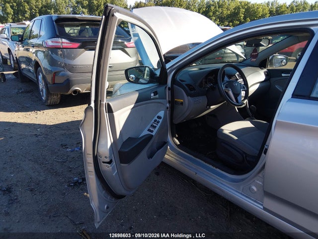 12698603 :رقم المزاد ، KMHCT4AE4DU364342 vin ، 2013 Hyundai Accent Gl مزاد بيع