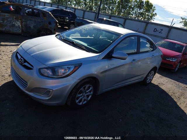 12698603 :رقم المزاد ، KMHCT4AE4DU364342 vin ، 2013 Hyundai Accent Gl مزاد بيع