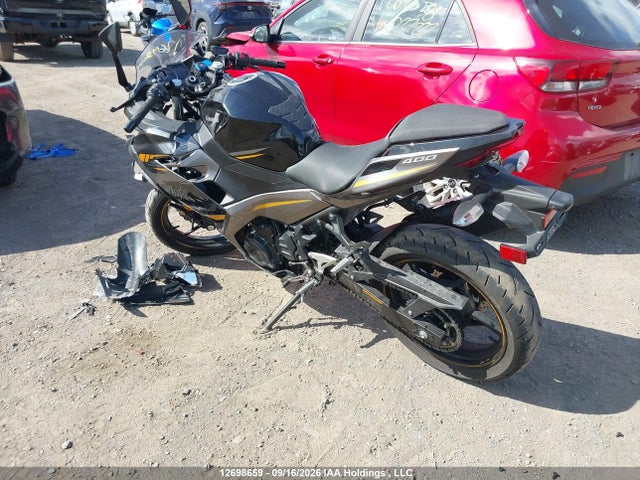 Kawasaki EX400 2022 JKAEXKG15NDAG9349 Image 3