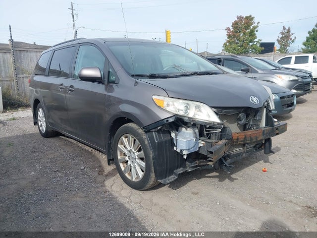 2013 Toyota Sienna Le 7 Passenger მანქანა იყიდება აუქციონზე, vin: 5TDJK3DC9DS065114, აუქციონის ნომერი: 12699009
