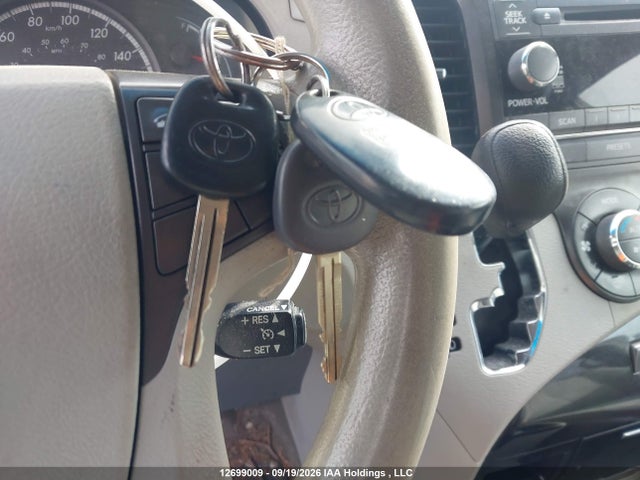 2013 Toyota Sienna Le 7 Passenger მანქანა იყიდება აუქციონზე, vin: 5TDJK3DC9DS065114, აუქციონის ნომერი: 12699009