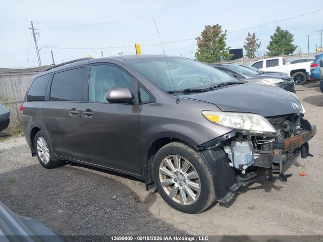 2013 Toyota Sienna Le 7 Passenger მანქანა იყიდება აუქციონზე, vin: 5TDJK3DC9DS065114, აუქციონის ნომერი: 12699009