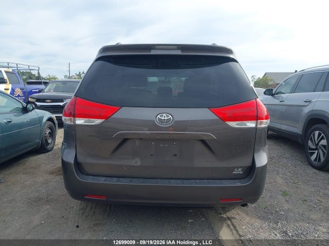2013 Toyota Sienna Le 7 Passenger მანქანა იყიდება აუქციონზე, vin: 5TDJK3DC9DS065114, აუქციონის ნომერი: 12699009