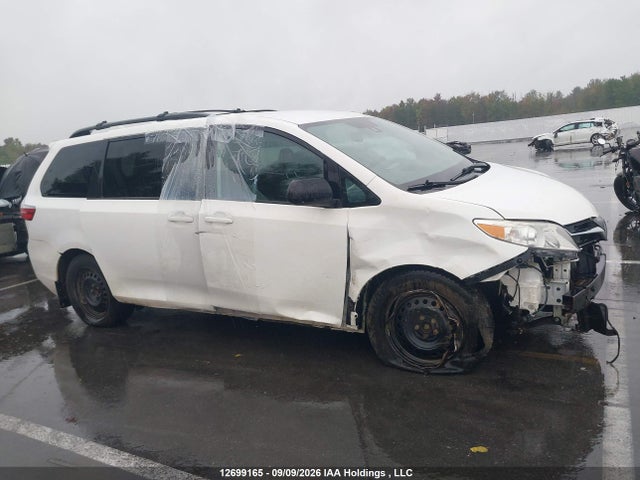 Toyota SIENNA LE 2018 5TDKZ3DC6JS954478 Image 14