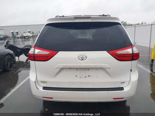 Toyota SIENNA LE 2018 5TDKZ3DC6JS954478 Image 17