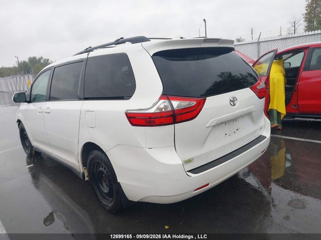 Toyota SIENNA LE 2018 5TDKZ3DC6JS954478 Image 3