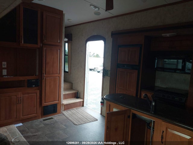 12699281 :رقم المزاد ، 4YDF34626D4730301 vin ، 2013 Keystone  مزاد بيع