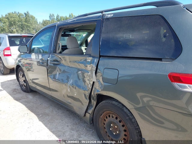 Продажа на аукционе авто 2014 Toyota Sienna Le, vin: 5TDKK3DC8ES457572, номер лота: 12699403