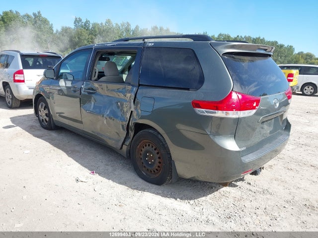 Продажа на аукционе авто 2014 Toyota Sienna Le, vin: 5TDKK3DC8ES457572, номер лота: 12699403