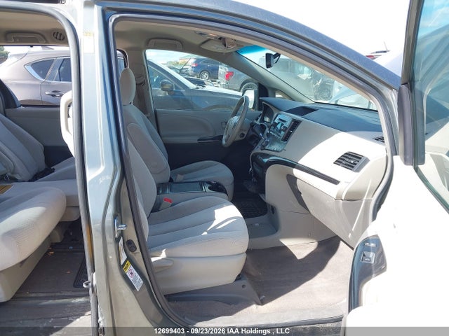 Продажа на аукционе авто 2014 Toyota Sienna Le, vin: 5TDKK3DC8ES457572, номер лота: 12699403