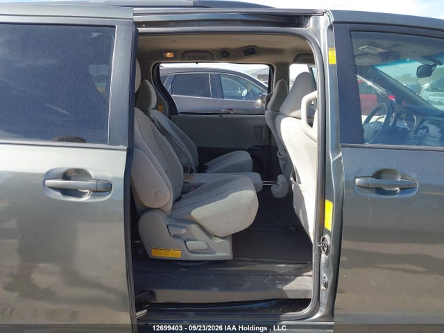 Продажа на аукционе авто 2014 Toyota Sienna Le, vin: 5TDKK3DC8ES457572, номер лота: 12699403