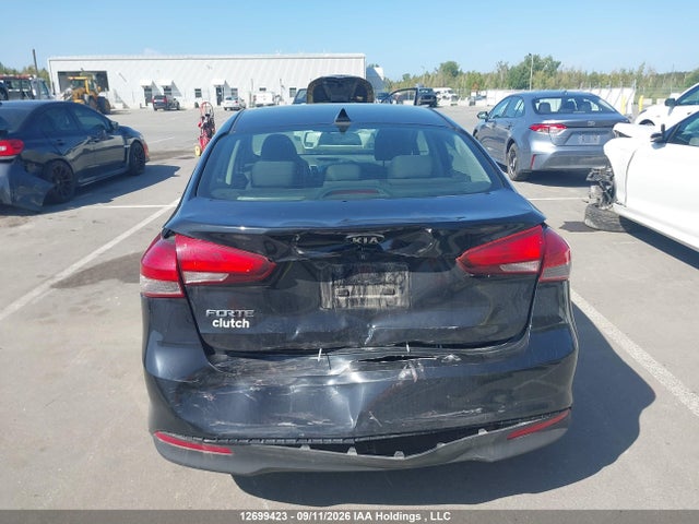 12699423 :رقم المزاد ، 3KPFL4A72JE215697 vin ، 2018 Kia Forte مزاد بيع