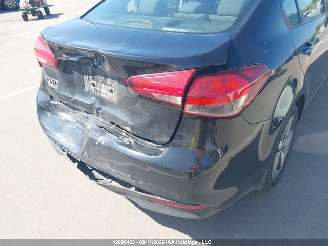 12699423 :رقم المزاد ، 3KPFL4A72JE215697 vin ، 2018 Kia Forte مزاد بيع