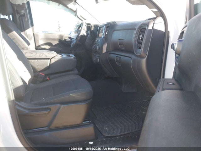 12699485 :رقم المزاد ، 3GCPDCEK2NG576447 vin ، 2022 Chevrolet Silverado K1500 Trail Boss Custom مزاد بيع