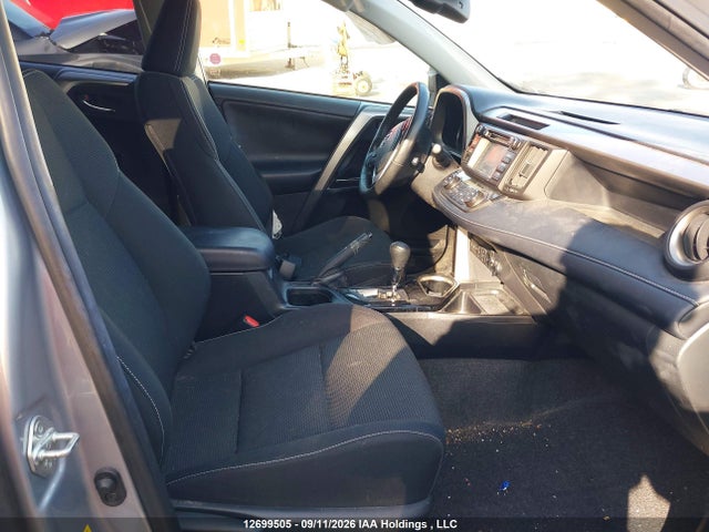 12699505 :رقم المزاد ، JTMRJREV6JD211808 vin ، 2018 Toyota Rav4 Hv Le Plus/xle مزاد بيع