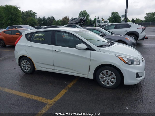 12667246 :رقم المزاد ، KMHCT5AEXFU230802 vin ، 2015 Hyundai Accent L مزاد بيع