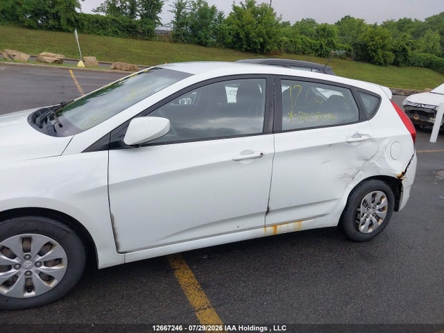 12667246 :رقم المزاد ، KMHCT5AEXFU230802 vin ، 2015 Hyundai Accent L مزاد بيع
