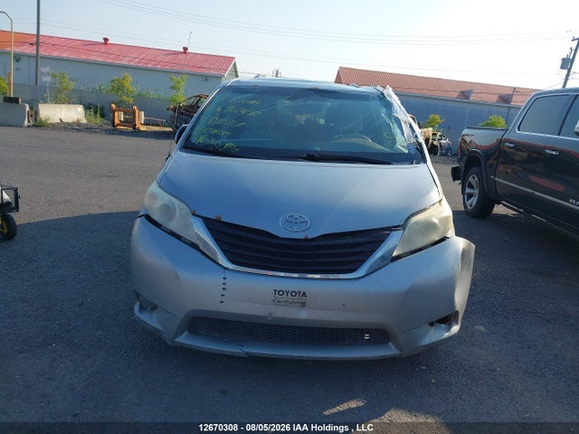 12670308 :رقم المزاد ، 5TDKK3DC5DS311287 vin ، 2013 Toyota Sienna Le V6 مزاد بيع