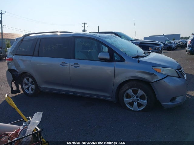 12670308 :رقم المزاد ، 5TDKK3DC5DS311287 vin ، 2013 Toyota Sienna Le V6 مزاد بيع