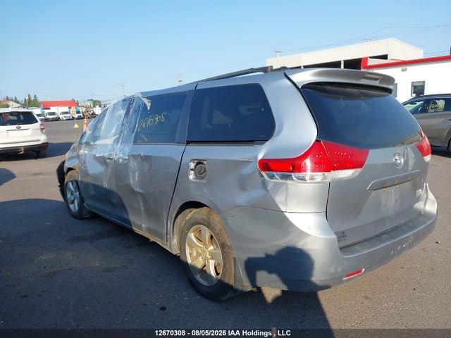 12670308 :رقم المزاد ، 5TDKK3DC5DS311287 vin ، 2013 Toyota Sienna Le V6 مزاد بيع